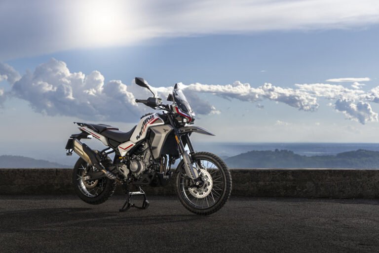 Moto Morini lanza la ALLTRHIKE 450