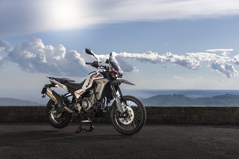 Moto Morini lanza la ALLTRHIKE 450