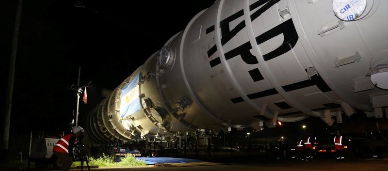 AXION energy incorpora torre de destilación