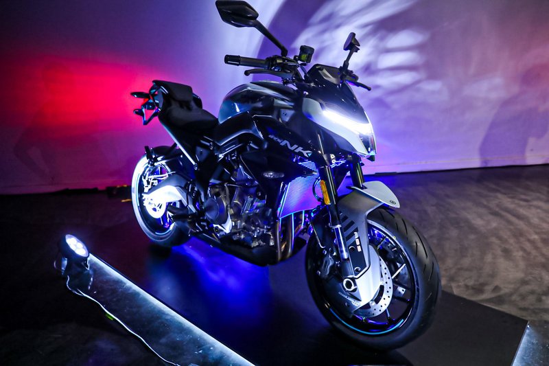 CFMOTO lanza las nuevas 675SR-R y 675NK