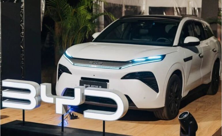 BYD presentó el SUV híbrido ATTO 8
