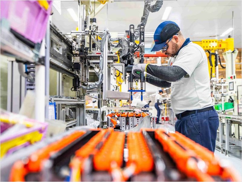Toyota abre centro de baterías en Brasil