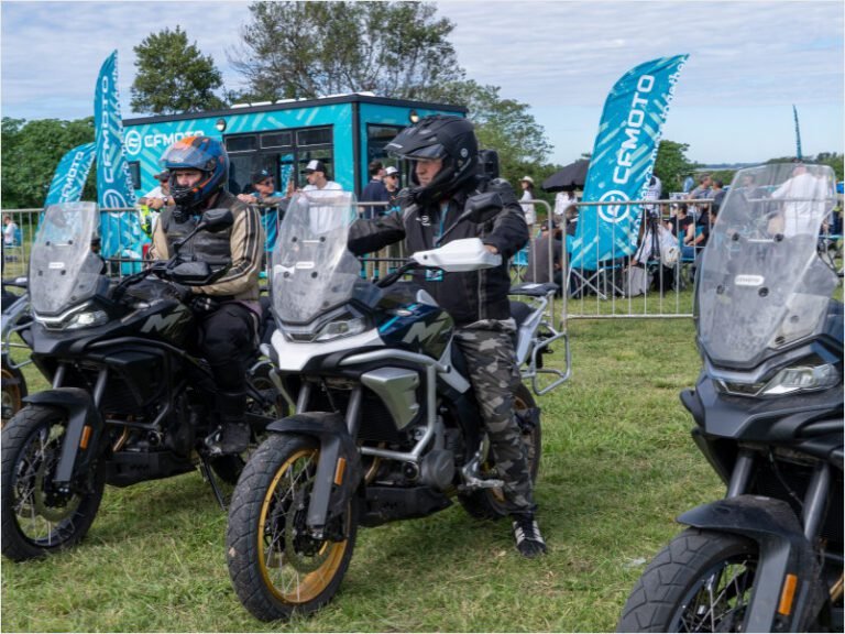 CFMOTO llevó su gama MT al Travel Fest
