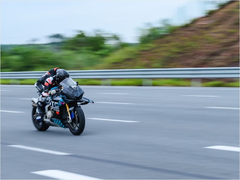 CFMOTO V4 SR-RR supera los 315 km/h