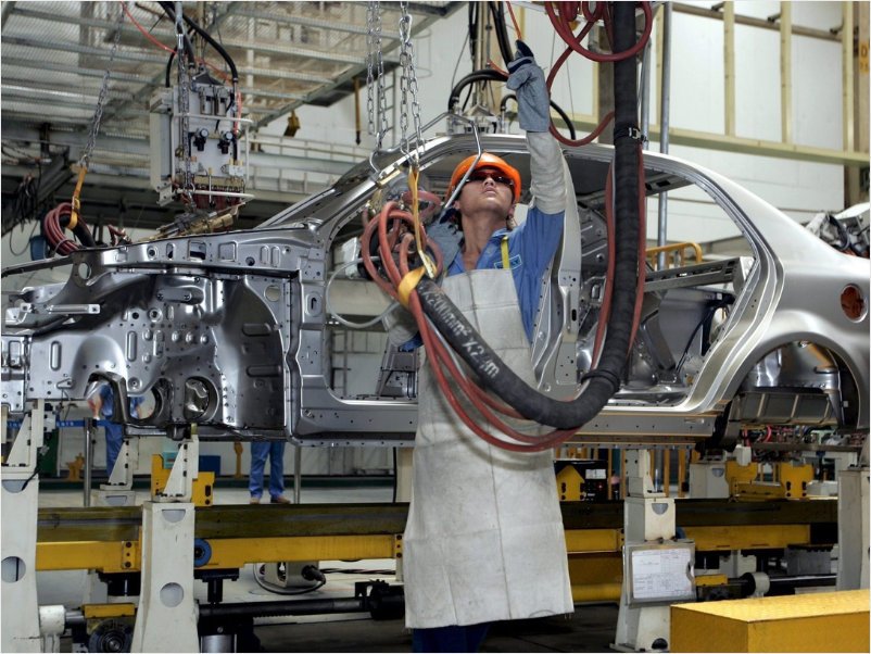 Bajan retenciones a la industria automotriz e industriales