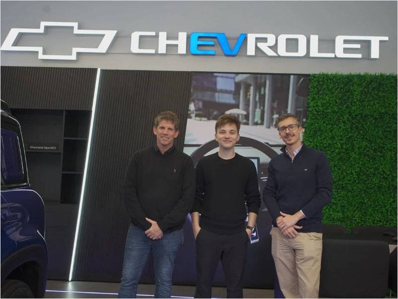Chevrolet incorpora “Háblalo” en su red