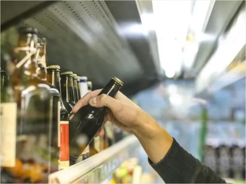 Proponen habilitar la venta de alcohol en estaciones