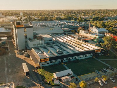 Pirelli inaugura la producción de neumáticos para motos