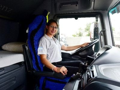 Mujeres al transporte de cargas