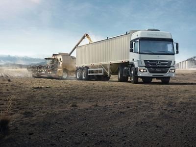 Mercedes Benz camiones en Expoagro