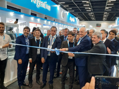 Visita de autoridades al Pabellón Argentino de AUTOMEC