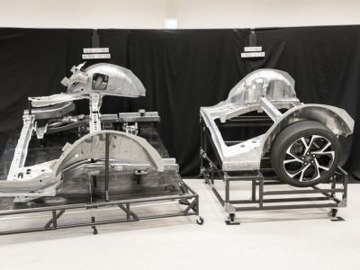 Toyota adelanta sus planes eléctricos