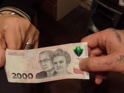 Billetes de $2000.-, cómo detectar los falsificados