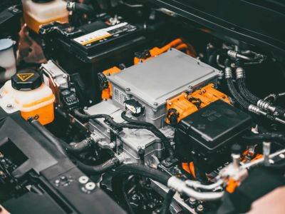 Proponen transformar vehículos de combustible a eléctricos