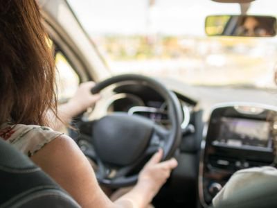 Las mujeres compran el 42% de los automóviles