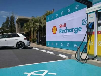 Las Estaciones suman cargadores para autos eléctricos