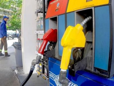 Baja el precio de los combustibles 