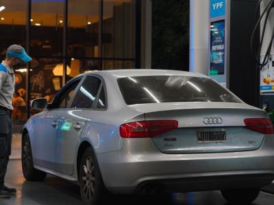 Conductores en Estaciones: ¿Bajar o Quedarse?