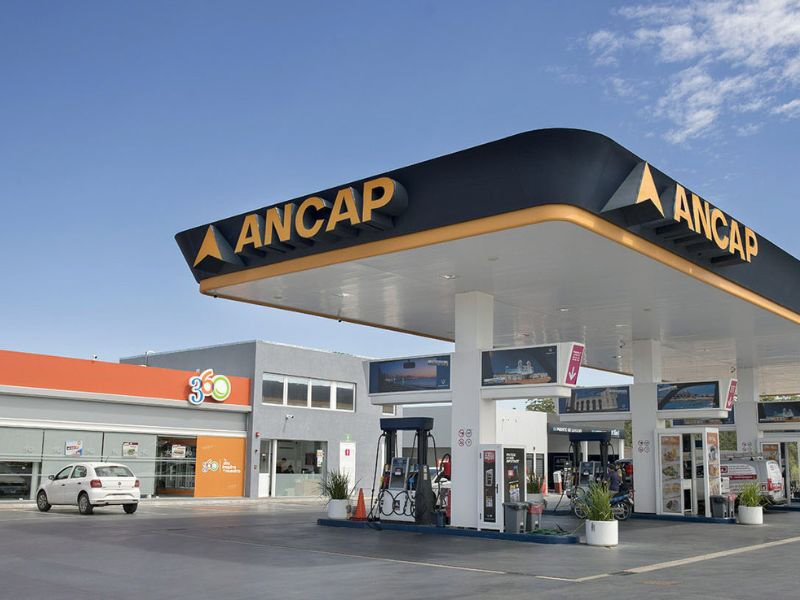 Gobierno mantiene precios de combustibles en noviembre