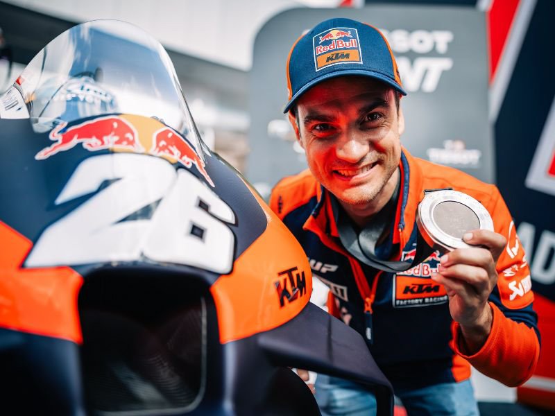 Dani Pedrosa renueva contrato con KTM para 2025 en MotoGP™