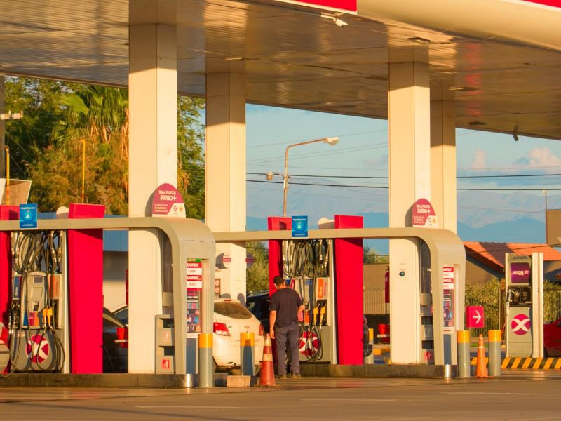 Análisis de precios de combustibles líquidos