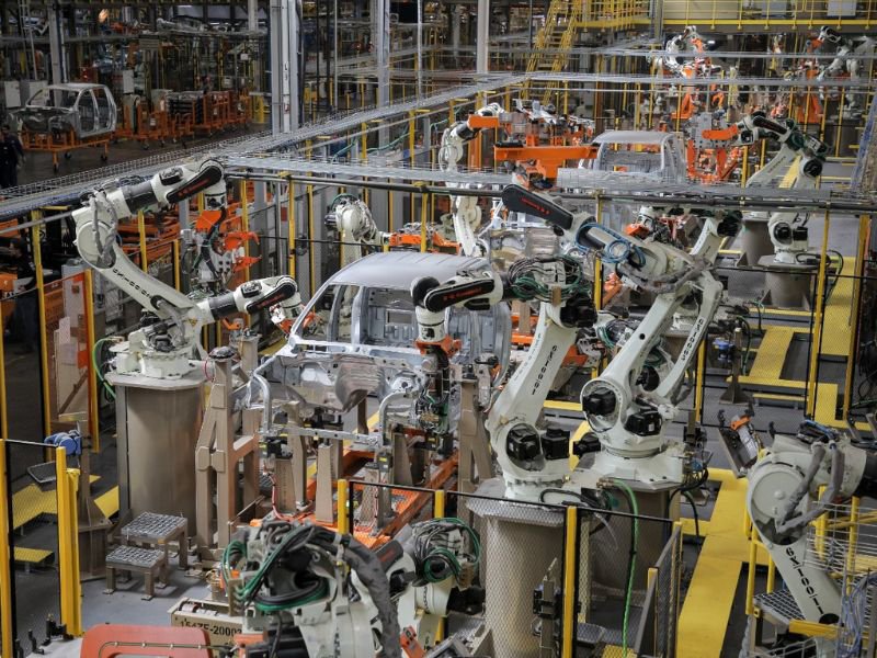La producción automotriz de noviembre creció un 2,4 %