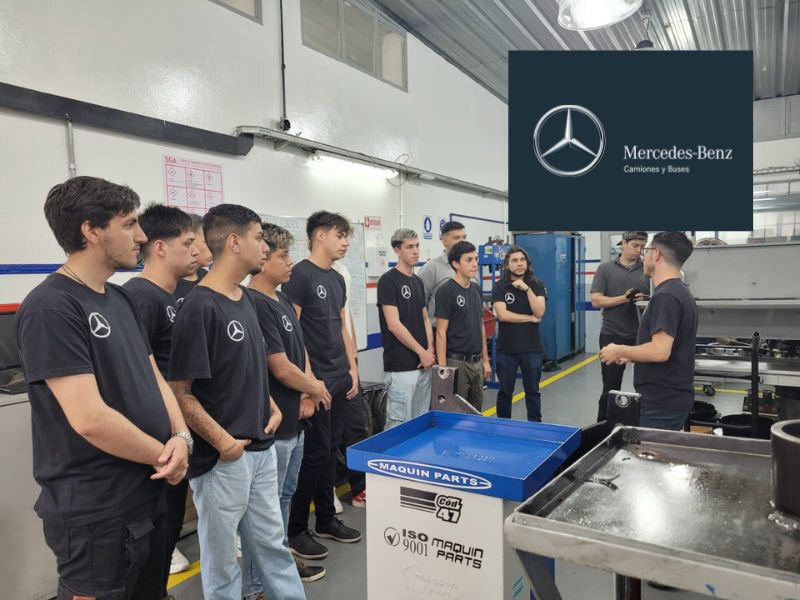 Graduación del programa ”TruckCionar Futuro” de Mercedes-Benz