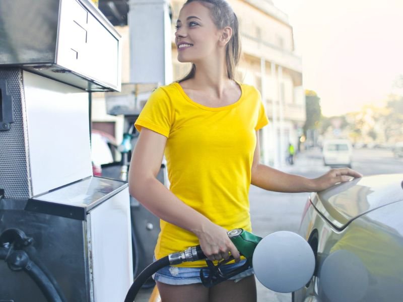 Gobierno impulsa autoservicio de combustibles en estaciones del país