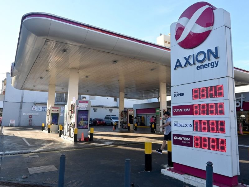 Estaciones podrán exhibir precios en pesos y dólares