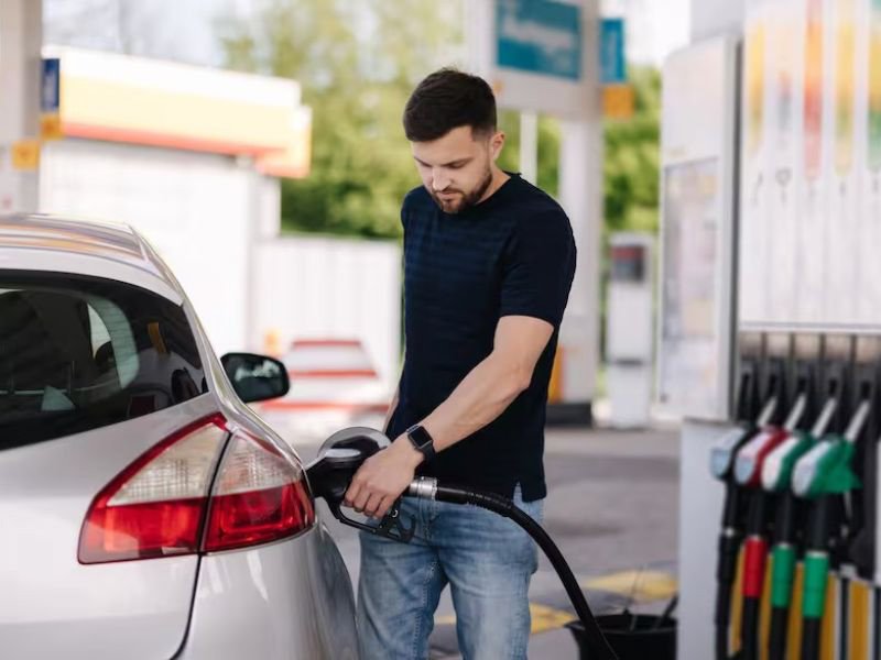 Buenos Aires prohíbe el autodespacho de combustibles