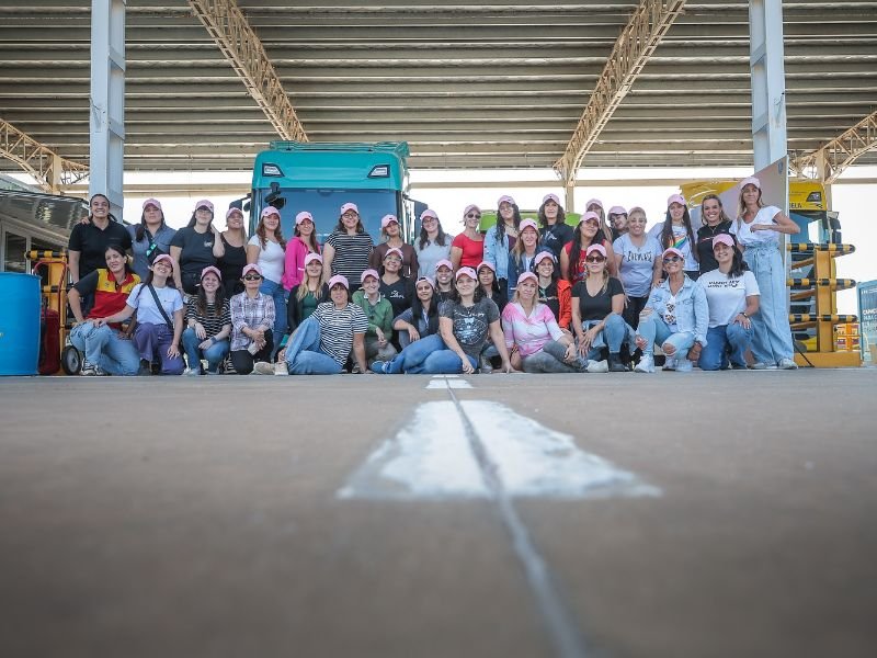 Scania realizó una jornada de conducción para 30 mujeres