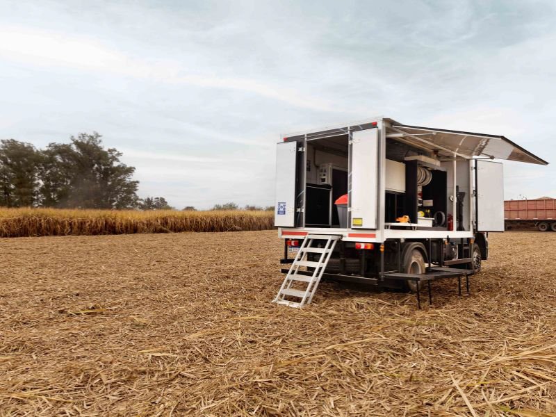 Atego 4×4 Taller Móvil de Mercedes-Benz en acción