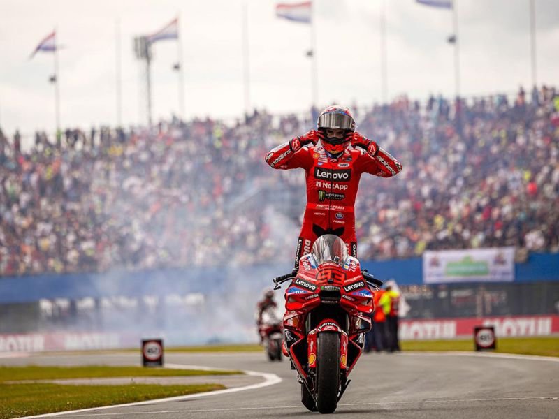 Marc Márquez gana y empata el récord de Agostini