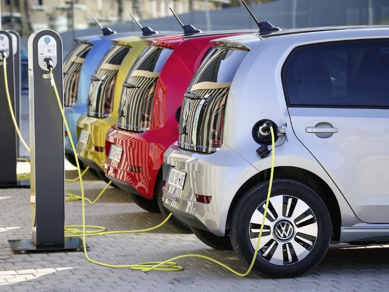 Proyectan 20 mil autos eléctricos en 2025