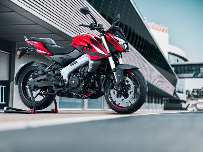 Bajaj lanzó en Argentina la nueva Rouser NS400z