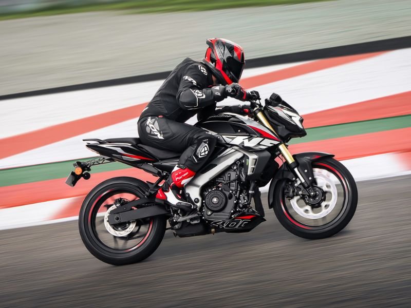 Ficha técnica de la nueva Rouser NS400z en Argentina