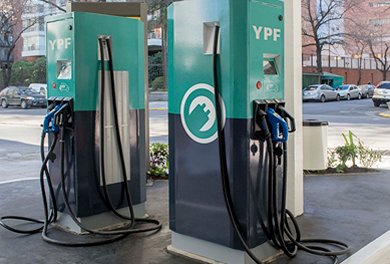 YPF instaló los primeros surtidores eléctricos del país