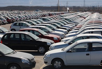 Cepo a las automotrices para controlar los precios