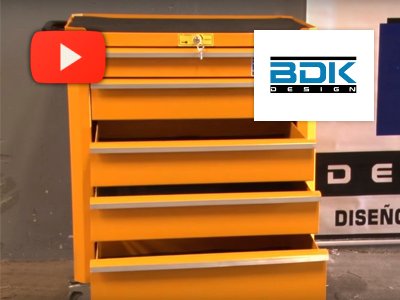 Descripción de Producto BDK: Armario con Puertas de Acrílico Transparente