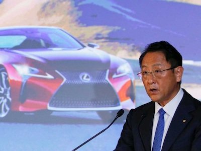 Según el titular mundial de Toyota, prohibir los motores a combustión llevaría al colapso de la industria