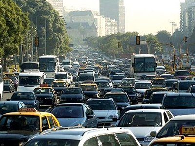 Los combustibles más accesibles siguen dando batalla