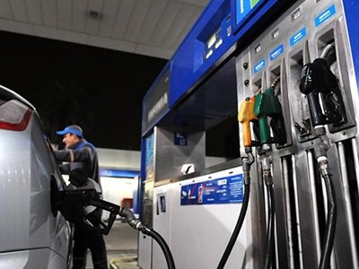 El gobierno habilitó un aumento de precio a los combustibles