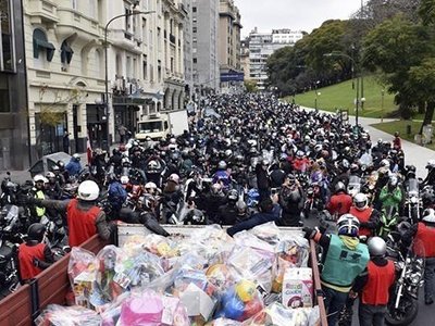 Exito de la Caravana Solidaria del KawaClub ‘Todos al Garrahan’
