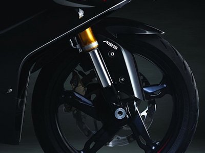 Llega la versión 2021 de la TVS RR 310