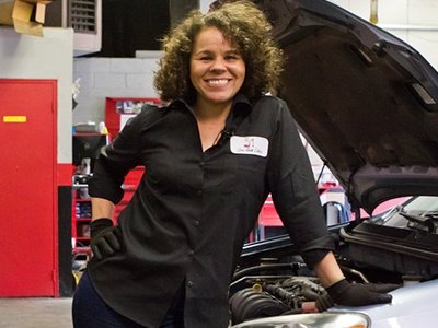 Un Taller Mecánico atendido por mujeres