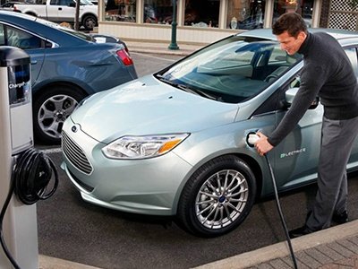 Vehículos eléctricos en las calles de Perú