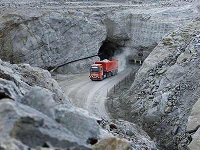 Volvo Trucks brinda una solución de transporte autónoma a la minera Brønnøy Kalk AS