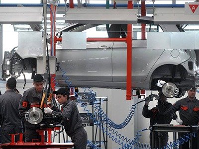 La unión de Europa con China para los vehículos alternativos, de conducción autónoma y conectada