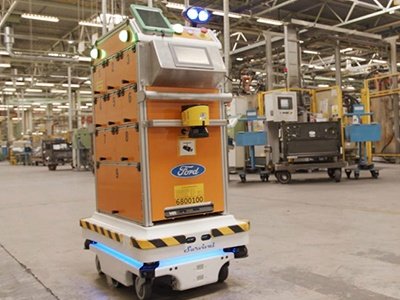Ford utiliza un robot con tecnología de conducción autónoma