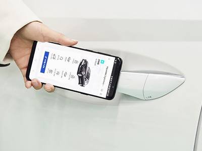 La llave digital que abre y arranca un auto desde el celular